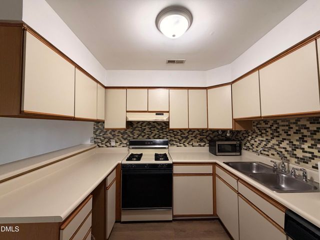 366 Summerwalk Circle, Chapel Hill, NC 27517