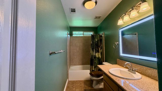 7557 Live Oak Drive, Sanger, CA 93657