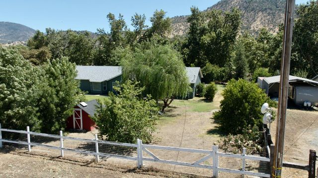 7557 Live Oak Drive, Sanger, CA 93657