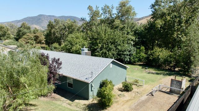 7557 Live Oak Drive, Sanger, CA 93657