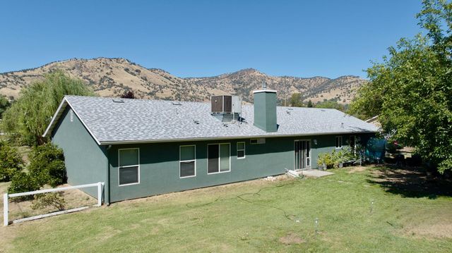 7557 Live Oak Drive, Sanger, CA 93657