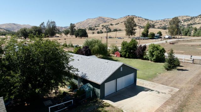 7557 Live Oak Drive, Sanger, CA 93657