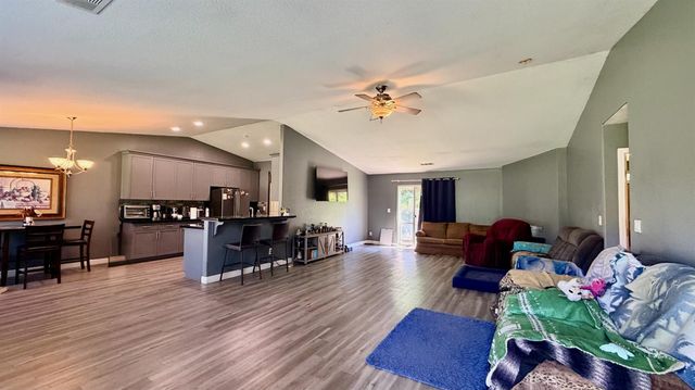 7557 Live Oak Drive, Sanger, CA 93657