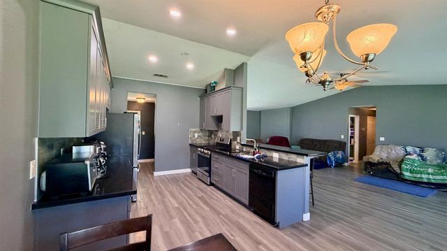 7557 Live Oak Drive, Sanger, CA 93657