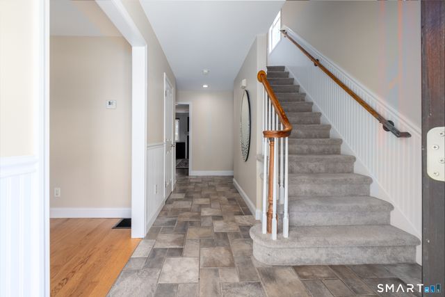 22 Crescent Street, West Hartford, CT 06119