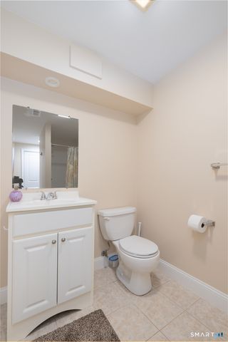 22 Crescent Street, West Hartford, CT 06119