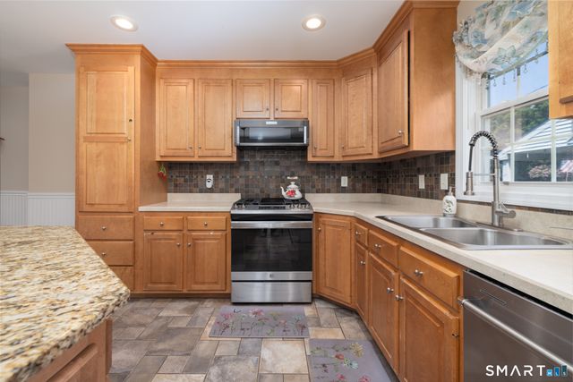 22 Crescent Street, West Hartford, CT 06119