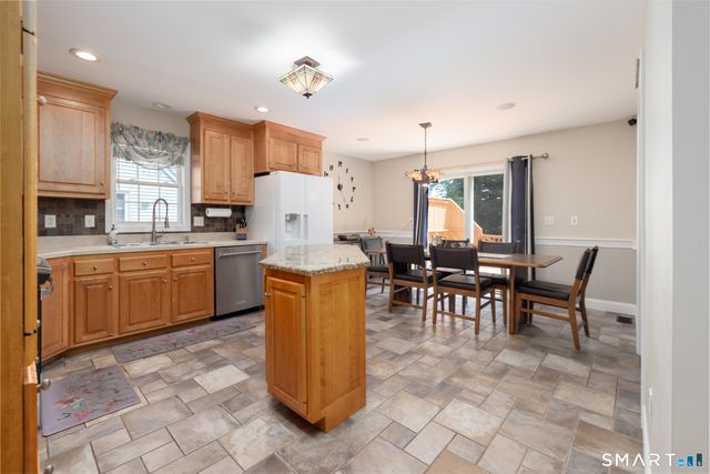 22 Crescent Street, West Hartford, CT 06119