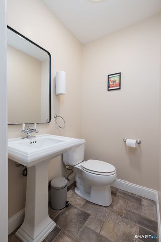 22 Crescent Street, West Hartford, CT 06119