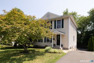 22 Crescent Street, West Hartford, CT 06119