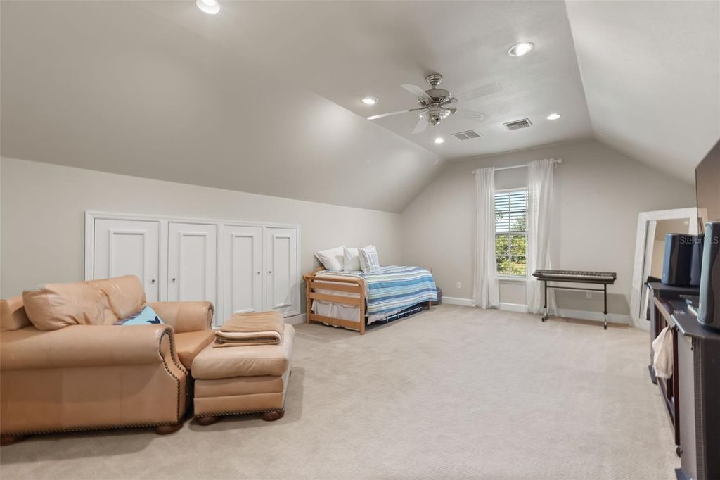 Image 11 of property listing at 9718 QUIET LANE, Winter Garden, FL 34787