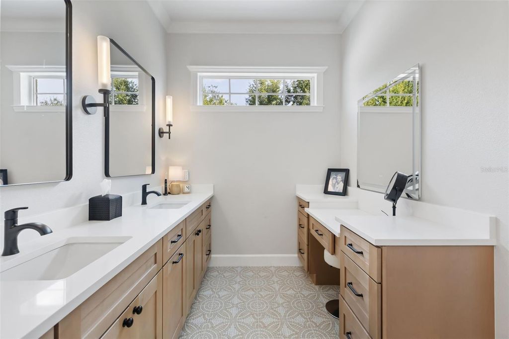 Image 19 of property listing at 9718 QUIET LANE, Winter Garden, FL 34787