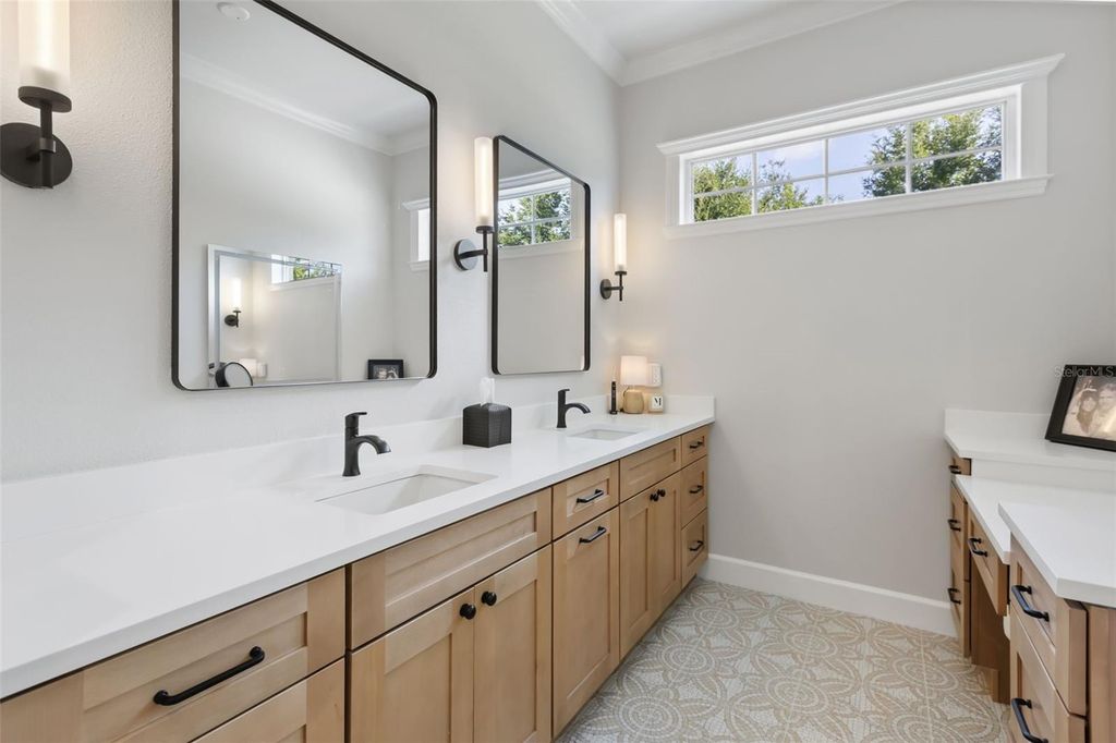 Image 20 of property listing at 9718 QUIET LANE, Winter Garden, FL 34787