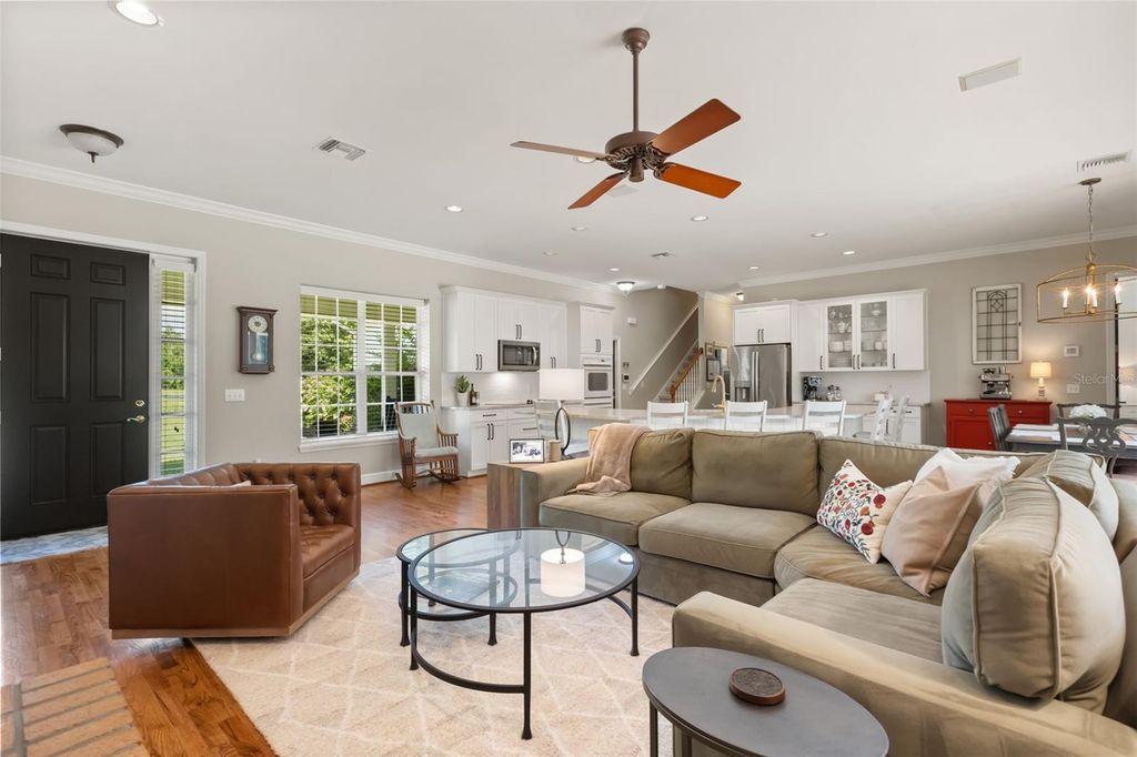 Image 3 of property listing at 9718 QUIET LANE, Winter Garden, FL 34787