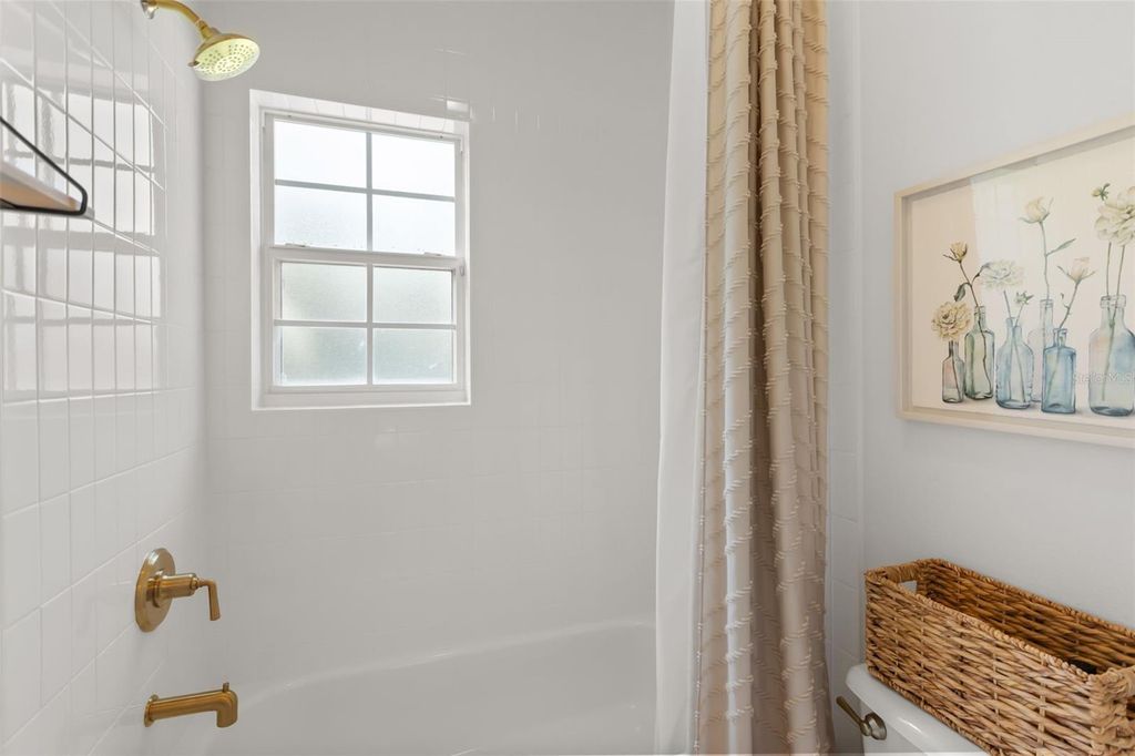 Image 24 of property listing at 9718 QUIET LANE, Winter Garden, FL 34787
