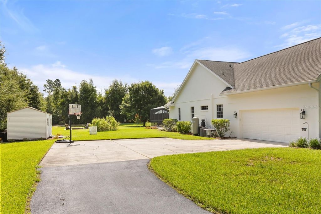 Image 40 of property listing at 9718 QUIET LANE, Winter Garden, FL 34787