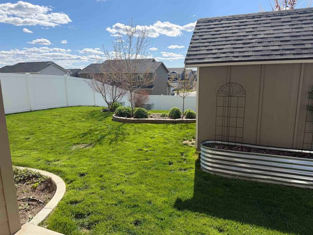 8607 N James Dr, Spokane, WA 99208