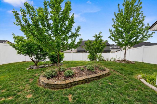8607 N James Dr, Spokane, WA 99208