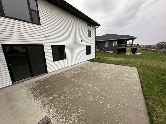 4595 Meadow Creek Dr, Palo, IA 52324