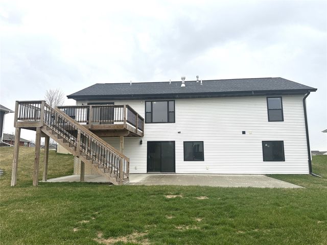 4595 Meadow Creek Dr, Palo, IA 52324