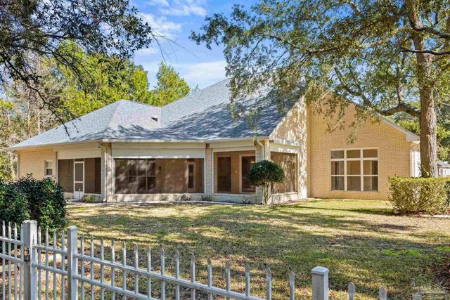 2739 Muirfield Dr, Navarre, FL 32566