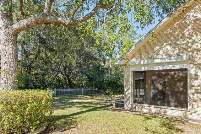 2739 Muirfield Dr, Navarre, FL 32566