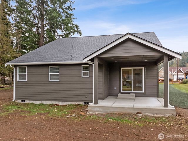 401 Pershing Avenue, Carbonado, WA 98323