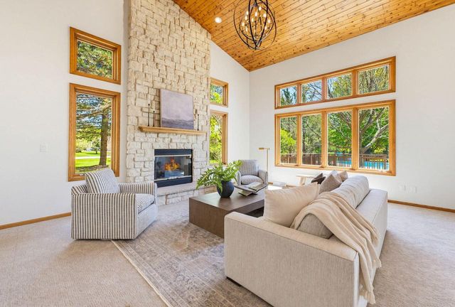 278 Mulberry DRIVE, Delafield, WI 53018