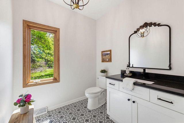 278 Mulberry DRIVE, Delafield, WI 53018