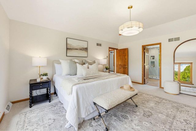 278 Mulberry DRIVE, Delafield, WI 53018