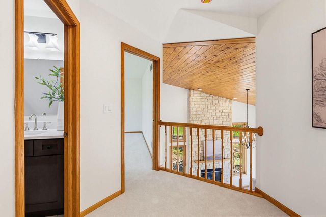 278 Mulberry DRIVE, Delafield, WI 53018