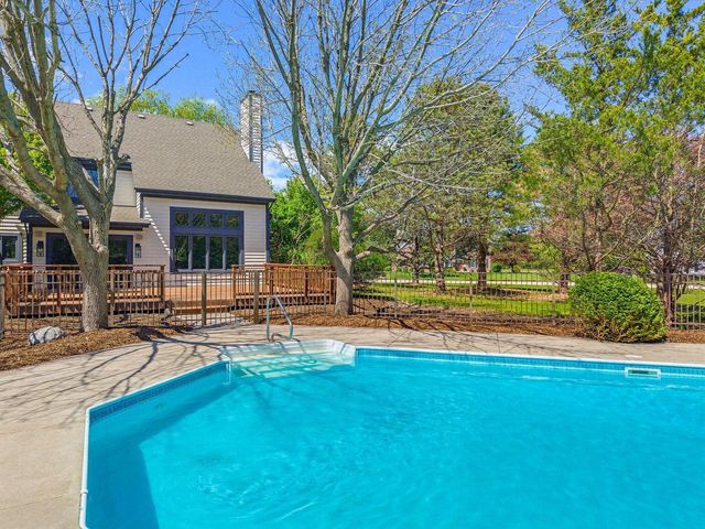 278 Mulberry DRIVE, Delafield, WI 53018
