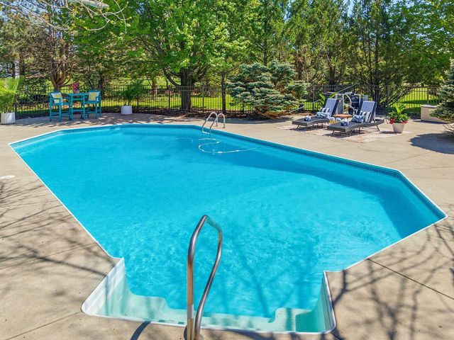 278 Mulberry DRIVE, Delafield, WI 53018