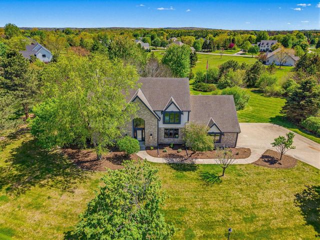 278 Mulberry DRIVE, Delafield, WI 53018