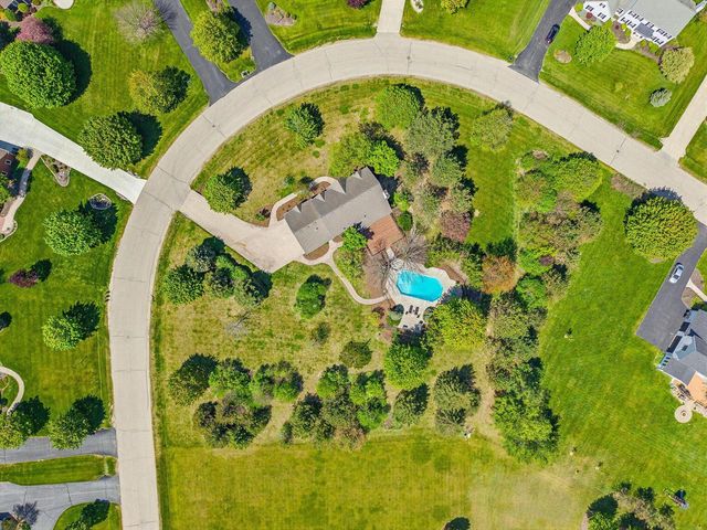 278 Mulberry DRIVE, Delafield, WI 53018