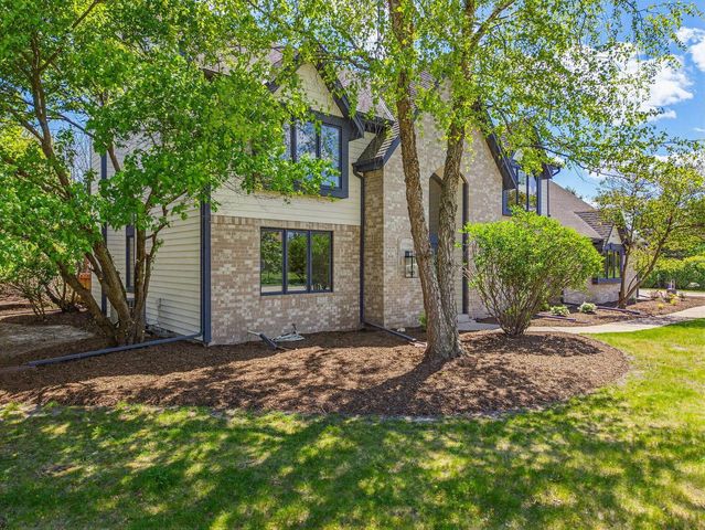278 Mulberry DRIVE, Delafield, WI 53018