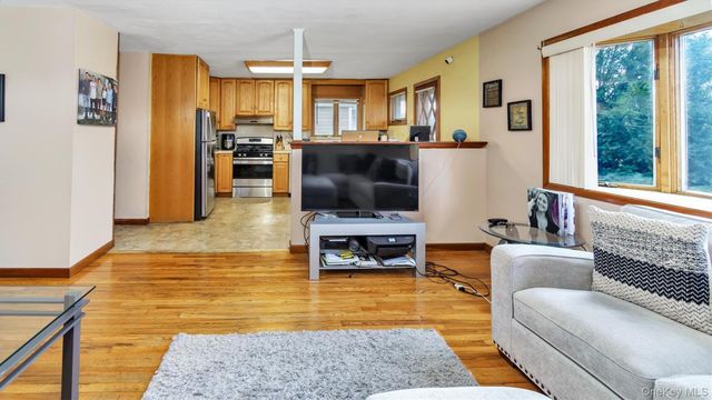 19 7th Street, Bayville, NY 11709