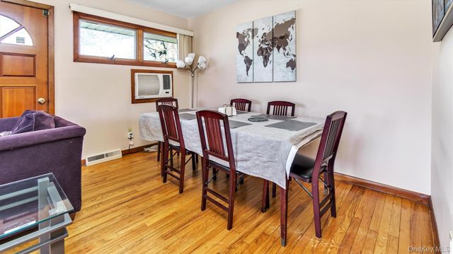 19 7th Street, Bayville, NY 11709