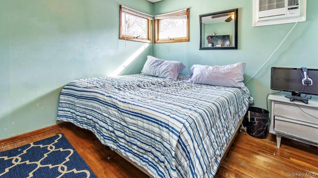 19 7th Street, Bayville, NY 11709