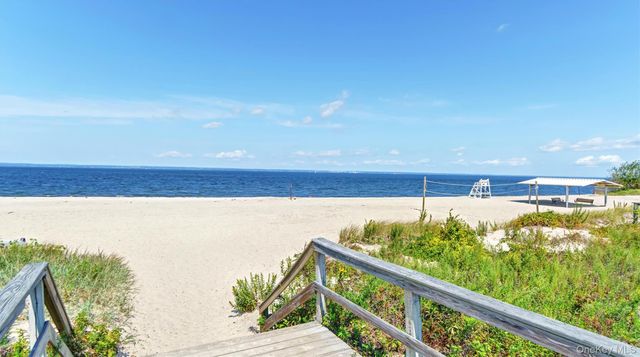 19 7th Street, Bayville, NY 11709