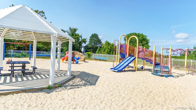 19 7th Street, Bayville, NY 11709