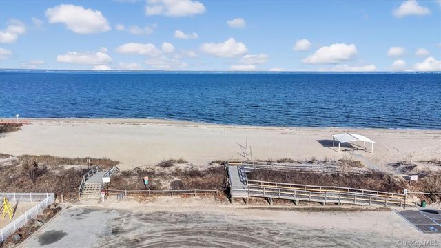 19 7th Street, Bayville, NY 11709