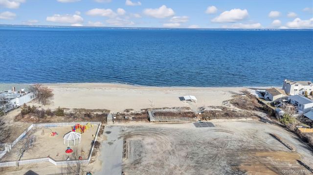 19 7th Street, Bayville, NY 11709