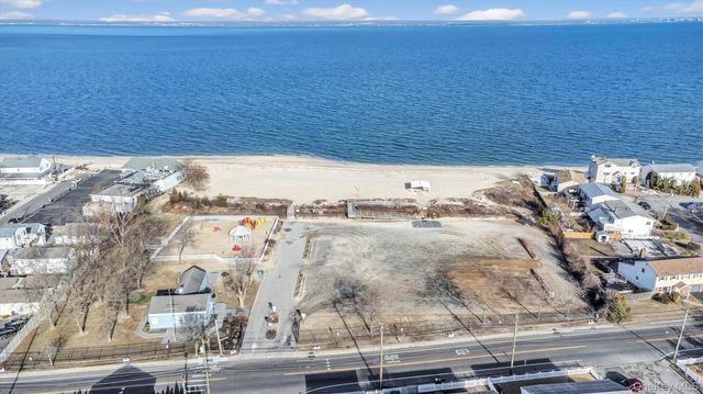 19 7th Street, Bayville, NY 11709