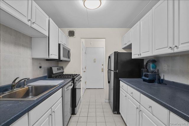 200 Diplomat Drive 3M, Mount Kisco, NY 10549