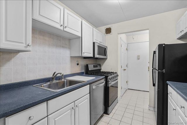 200 Diplomat Drive 3M, Mount Kisco, NY 10549