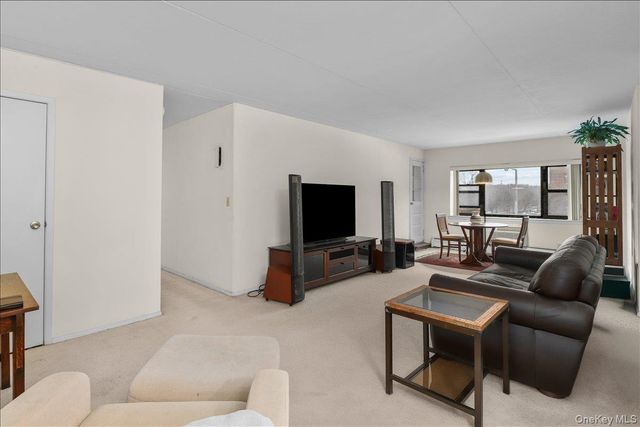 200 Diplomat Drive 3M, Mount Kisco, NY 10549