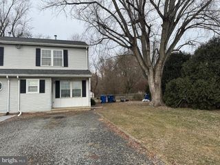 15 SAYLORS POND RD, Wrightstown, NJ 08562