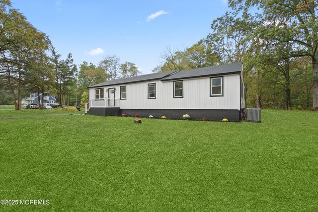 393 E Millstream Road, Cream Ridge, NJ 08514