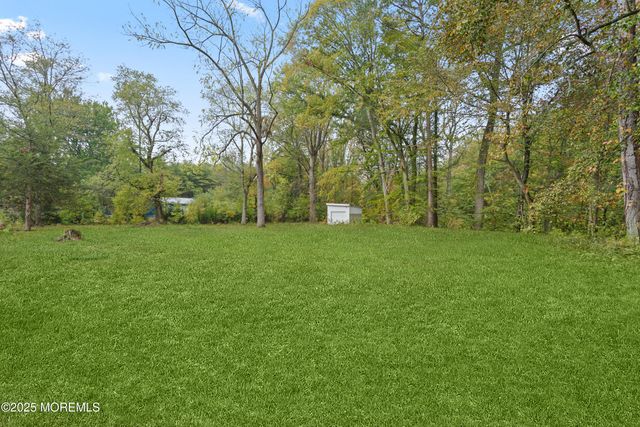 393 E Millstream Road, Cream Ridge, NJ 08514